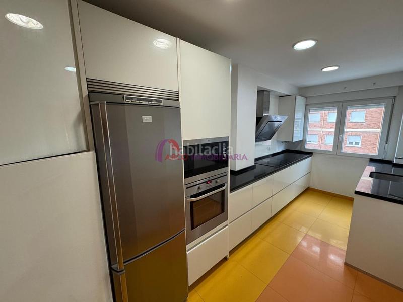 Foto fd041c94-20b5-4648-9e4a-a1f0e075b420. Appartamento con riscaldamento in Juan XXIII - Las Torres - G2 Burgos
