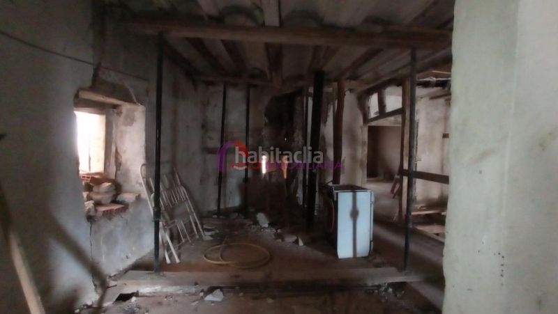 Foto a0128356-a687-4149-908d-a9a2de13ca35. Casa amb calefacció a Rabé de las Calzadas