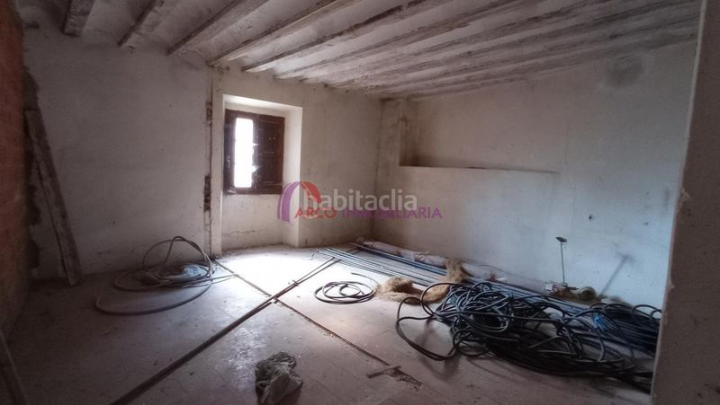 Foto f11e2e45-b69c-4601-ac37-6ac98ef9b06d. Casa amb calefacció a Rabé de las Calzadas