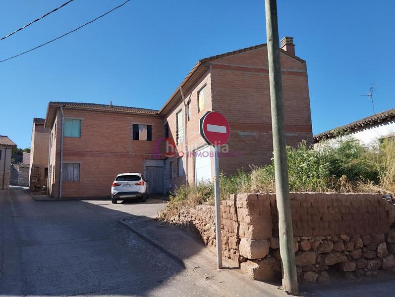 Foto 5440f4df-5e11-4a60-b26e-e528f9af4299. Casa adossada amb calefacció aparcament a Cayuela