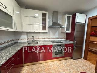 Appartement à Pizarrales. 4325 piso con garaje proximo al campus