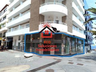 Location Local commercial à Zona Martiánez. Red alquila amplio local zona plaza el charco, puerto de la cruz