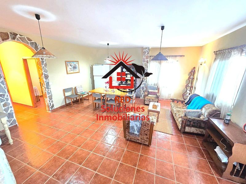 Foto b70ce066-8a63-468a-b838-b6187b6d4b85. Casa amb aparcament a Sauzal (El)