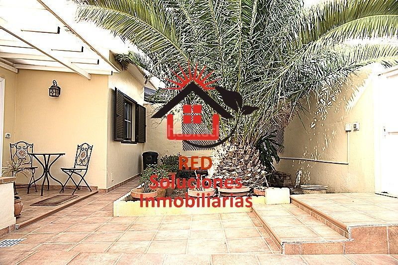 Foto cd9cf524-58bb-492b-83a3-5f3f21d500b6. Lloguer casa amb aparcament piscina a Cuevecitas - Malpaís Candelaria