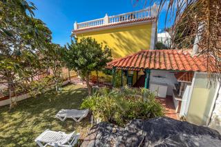 Édifice à Calle el arenal. Un oasis de vacaciones en valle gran rey. edificio de apartament