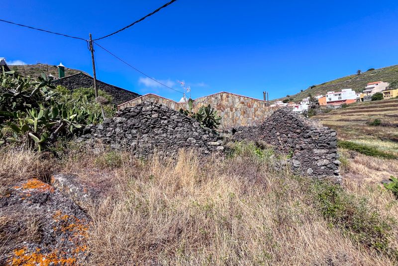 Foto 7b4047de-199a-4e2e-a729-64439af0f735. Terreno residencial en calle las casitas parcela edificable con ruina en arure en Valle Gran Rey