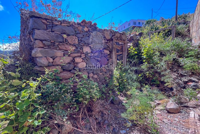 Foto 8f0c9e46-b2d6-4640-9135-3a37e99ebaa2. Terreno residencial en calle las casitas parcela edificable con ruina en arure en Valle Gran Rey