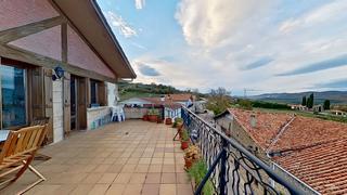 Haus in San martinkalde 45. Inmobiliaria agurain vende espectacular duplex y garaje