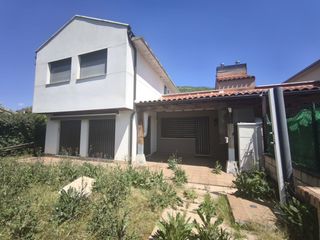 Semi detached house in Calle plazaola 14. Casa unifamiliar en sarasa (iza)