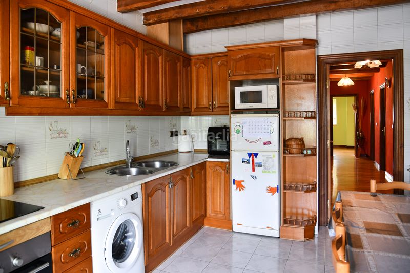 Foto a46f4b58-4b0e-4ef1-b5d7-5f6580bb36ab. Casa amb xemeneia calefacció a Asparrena