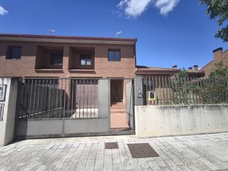Reihenhaus  Calle pablo neruda 26. Chalet adosado en orkoien