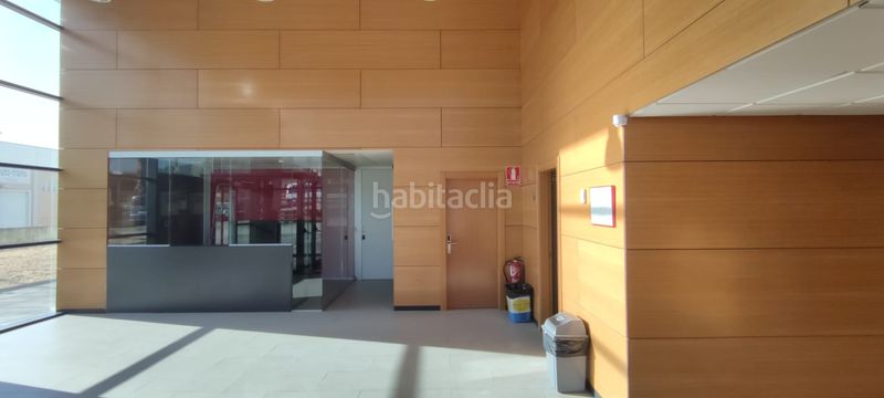 Foto 5704bcda-90c8-48f7-a578-d05c3884a3c4. Oficina en carretera de artica 29 oficina planta entera en Berrioplano