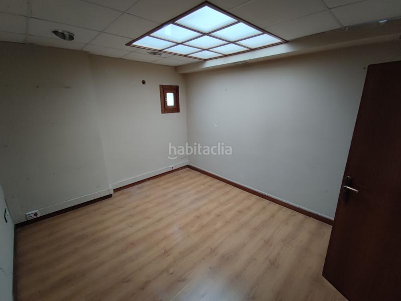 Foto f8a760d8-9a5b-46c7-85a7-bcca9fe6eb18. Büro in Ensanche Vitoria - Gasteiz