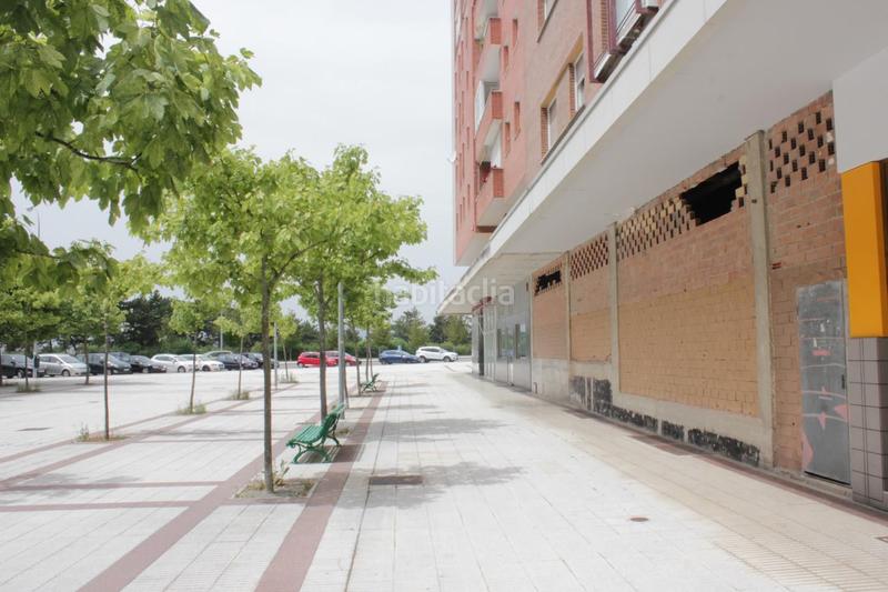 Foto 1891aac2-d01f-4291-8ae1-6b67942301d0. Local commercial dans calle de irunlarrea 59a dans Mendebaldea - Ermitagaña Pamplona / Iruña