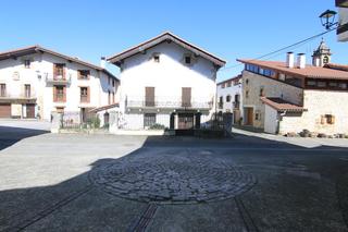 Masia en Plazalde 4. Casa seorial en urdiain