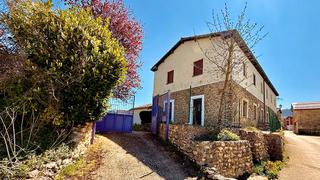 Casa adossada en Iruraiz - Gauna. Casa unifamiliar en el pueblo de erentxun