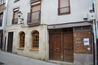 Casa a Medina de Pomar. Casa con negocio en el casco histórico de medina de pomar m 2107