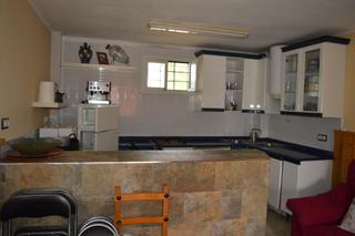 Parking voiture à Medina de Pomar. Venta de lonja  txoko en el puente de villanueva. mb 2124