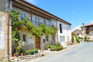 Casa a Villarcayo de Merindad de Castilla la Vieja. Venta de casa con terreno entre medina y villarcayo p 5030
