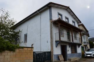 Casa a Merindad de Montija. Casa con terreno y tejado nuevo p 5120