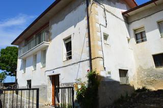 Casa a Valle de Losa. Casa rustica con tejado nuevo y terreno p 5070
