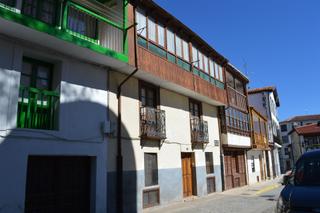 Casa a Medina de Pomar. Venta de casa ubicada en el centro histórico de medina de pomar.