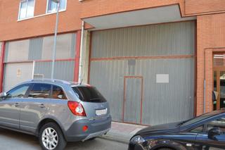 Parking voiture à Medina de Pomar. Lonja en avenida bilbao de medina de pomar. lm  1174.