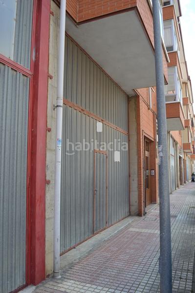 Foto e2356cc5-64ba-4bb3-bba8-4b25277b3421. Aparcament cotxe a Medina de Pomar