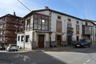 Casa a Espinosa de los Monteros. Venta de casa ubicada en el centro del pueblo. p  2284