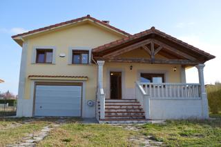 Casa a Medina de Pomar. Venta de chalet en zona residencial  medina de pomar  m  2297