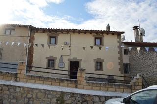 Casa a Medina de Pomar. Casa de rústica de dos plantas y sótano, reformada. p  1064.