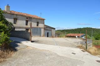 Casa a Medina de Pomar. Casa de pueblo con garaje ,varios almacenenes,cuadras,gallineros