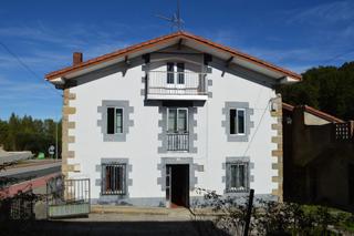 Casa a Valle de Valdebezana. Venta de casa  familiar a 5 minutos de soncillo. p  2357.