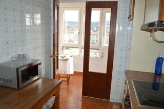 Appartement à Medina de Pomar. Piso junto a los colegios y piscinas municipales. m  2393.