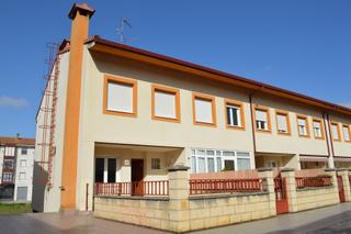 Casa a Medina de Pomar. Chalet adosado cerca del rio trueba en medina de pomar. m  2406.