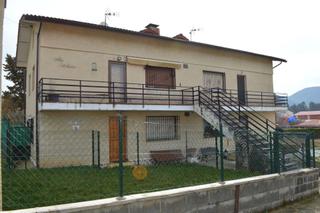 Casa a Valle de Tobalina. Venta de piso  duplex  en casa con terreno en quintana maría. p