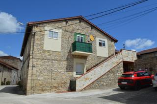 Pis a Villarcayo de Merindad de Castilla la Vieja. Venta de 1 piso en casa a 3 minutos de villarcayo. p  2431 .