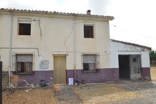 Casa en Valle de Tobalina. Venta de casa de dos plantas con terreno . p  2460.