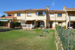Maison à Medina de Pomar. Venta de chalet adosado de dos plantas en una zona muy tranquila