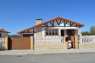 Maison à Medina de Pomar. Venta de chalet individual en medina de pomar. m  2487.