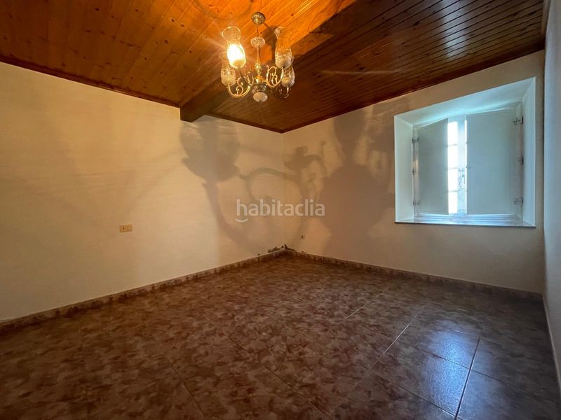 Foto 710c4872-9120-4f3d-9977-46085d8aeef4. Casa amb xemeneia a Moeche