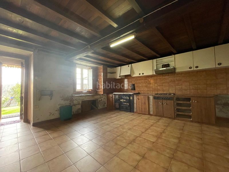 Foto a1b77181-ae2f-4f41-a10d-c6e9129a2c99. Casa amb xemeneia a Moeche