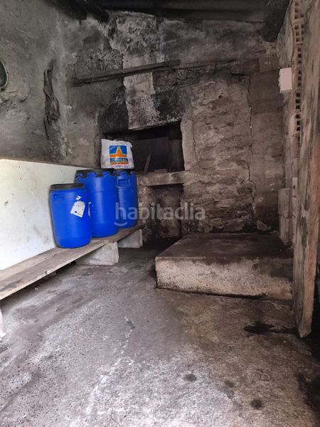 Foto b8aa2301-4d14-4368-b2d1-4244ce810634. Casa amb xemeneia a Moeche