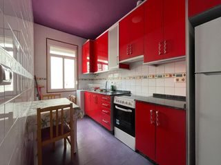 Miete Etagenwohnung in Porta Nova. Se alquila piso renovado de 3 dormitorios en plaza de españa - u