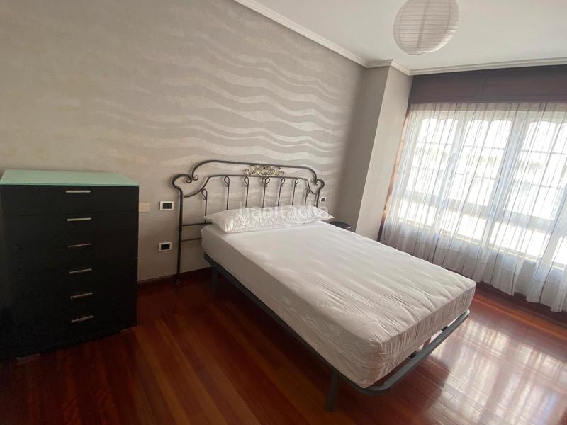 Foto df924f7a-a9dc-497d-959e-18cc7379f2b7. Lloguer pis amb calefacció a Centro Ferrol