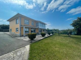 Xalet a Valdoviño. Se vende chalet con finca cerrada, bodega y garaje en valdoviño