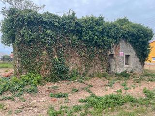 Casa  Ariño - rodo. Se vende casa de piedra en estado ruinoso a 50 m. de la playa de