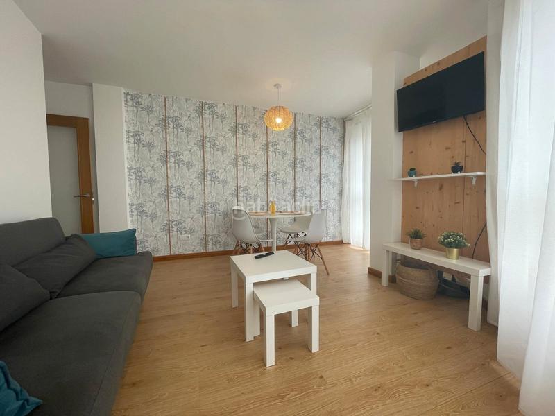 Foto db234b84-78aa-4d3e-9259-7a40cb8f5699. Alquiler apartamento se alquila en temporada escolar apartamento nuevo de dos dormitorios y ascensor en Mugardos