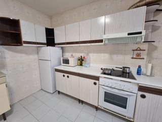 Rent Flat in A Malata - Catabois - Ciudad Jardín. Se alquila piso de dos dormitorios de matrimonio en santa cecili