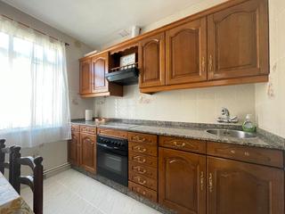 Rent Flat in Caranza. Se alquila piso de 3 dormitorios con calefacción en vv bazán